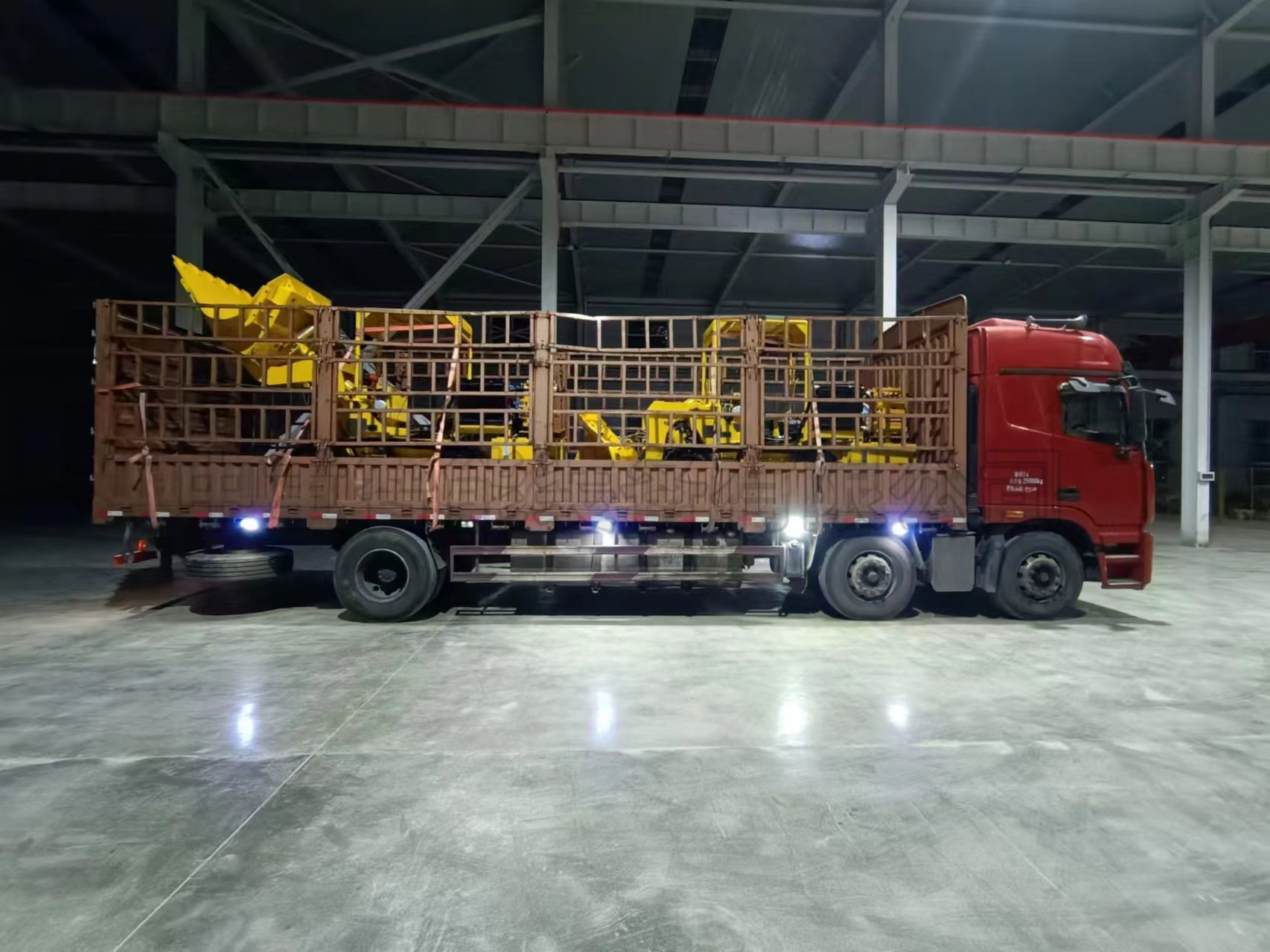 中重智能兩臺煤礦用側(cè)卸裝巖機(jī)發(fā)往黔西